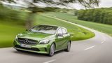 Dass Mercedes die A-Klasse bald kräftig auffrischen will, ist kein Geheimnis. Vielleicht rutscht der Kompakte mit Stern dann wieder von Rang acht weiter nach oben. 2.693 Neuzulassungen gab es im Juli 2017. In das Ranking der Top Ten passt beispielsweise die A 180 Limousine mit 90 kW/122 PS, 6-Gang-Schaltgetriebe, einem Normverbrauch von 5,6 Liter und einem Preis ab 25.930,10 Euro. 8,9 Sekunden dauert der 100er-Spurt, maximal 202 km/h sind drin.