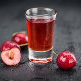 Vodka wird in Island in rauen Massen produziert, aber auch Schnaps und Liköre von botanischen Pflanzen, Früchten und Birkenblättern. Empfehlenswert ist die "64°Reykjavik Distillery", vor allem der Rhabarber-Schnaps der Brennerei ist besonders bekömmlich.