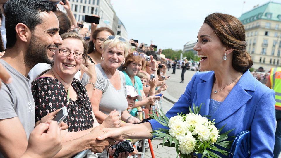 Herzogin Kate mit Fans Herzogin Kate mit Fans