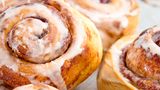 Zimtbrötchen stammen zwar nicht aus Island. Aber in der Bäckerei Brauð & Co. in Islands Hauptstadt Reykjavík sollen sie so gut sein, dass die Kunden bereits ab 6 Uhr morgens Schlange stehen.