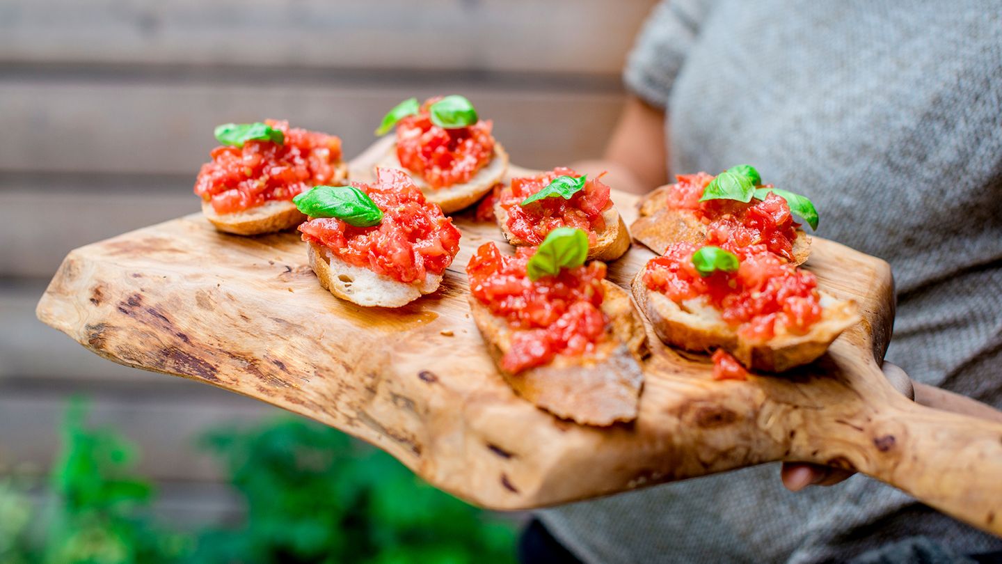 Basta! Genießen Sie die köstliche Bruschetta direkt vom Grill. Buon appetito!