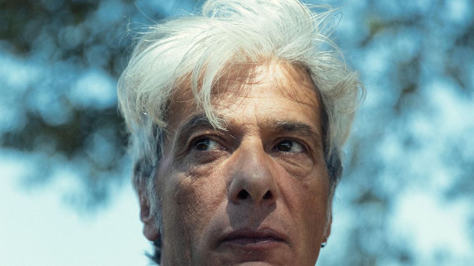 Seit Jahrzehnten vermisst: Pietro Orlandi hat viele solcher unglaublichen Geschichten gehört. Er weiß aber, wie es einen zerreißt, wenn man sich an sie klammert und erleben muss, dass sie zerplatzen Pietro Orlandi hat viele solcher unglaublichen Geschichten gehört. Er weiß aber, wie es einen zerreißt, wenn man sich an sie klammert und erleben muss, dass sie zerplatzen