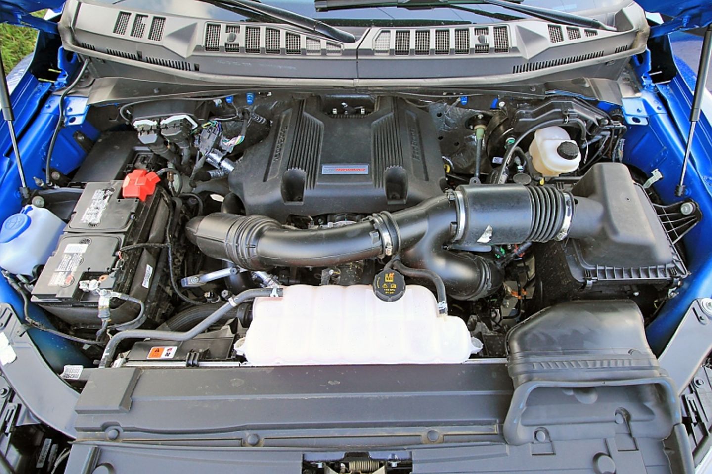 Der 3,5 Liter große V6 des Ford F-150 Raptor arbeitet auch im Ford GT.