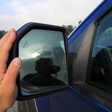 Die Seitenspiegel haben Pfannen-Format.