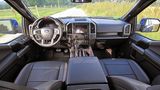 Das Cockpit des Ford F-150 Raptor.