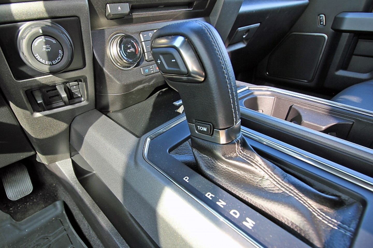 Im Ford F-150 Raptor ist alles riesig.
