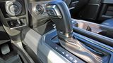 Im Ford F-150 Raptor ist alles riesig.