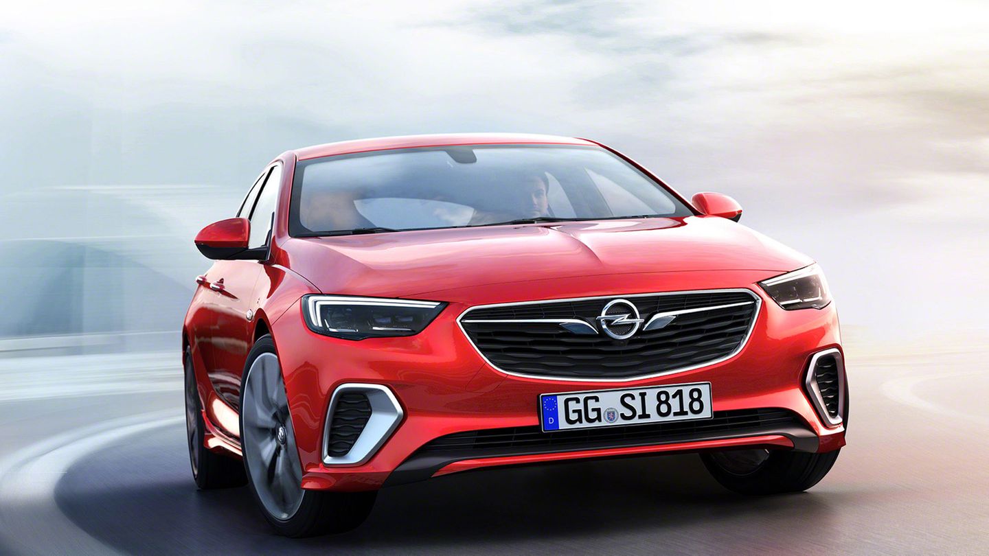 Der neue Insigia GSi ist vorne an den chromumrandeten Lufteinlässen und den speziellen 20-Zoll-Felgen zu erkennen. 