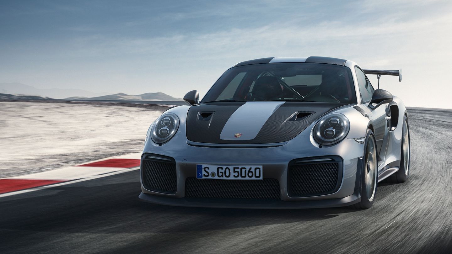 700 PS, in 2,8 Sekunden auf Tempo 100 und 285.220 Euro teuer: der Porsche GT2 RS. 