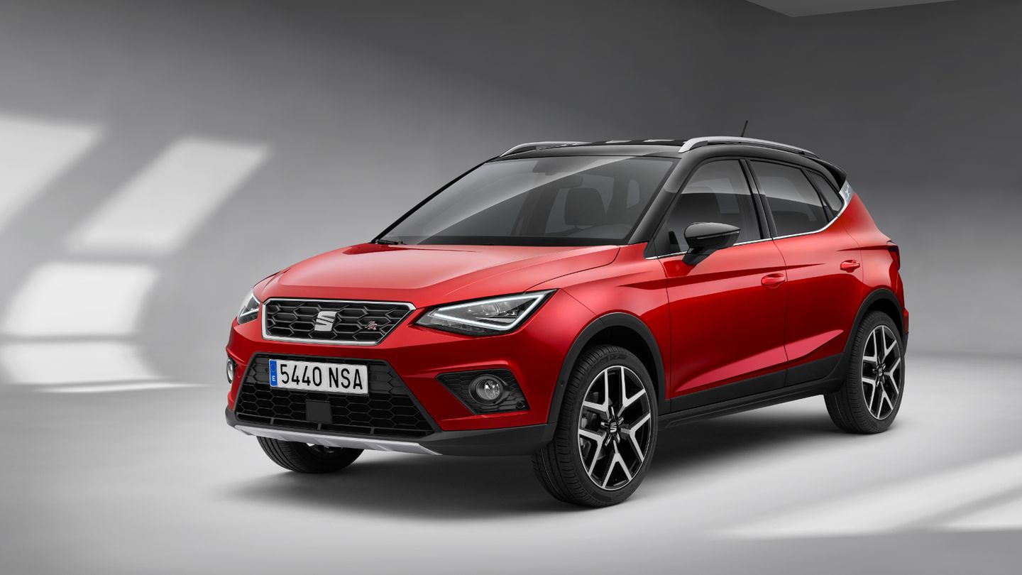  Sanfte Beplankungen an Radhäusern und Türschwellern: Das Blechkleid des Seat Arona wirkt gleichzeitig adrett und robust. 