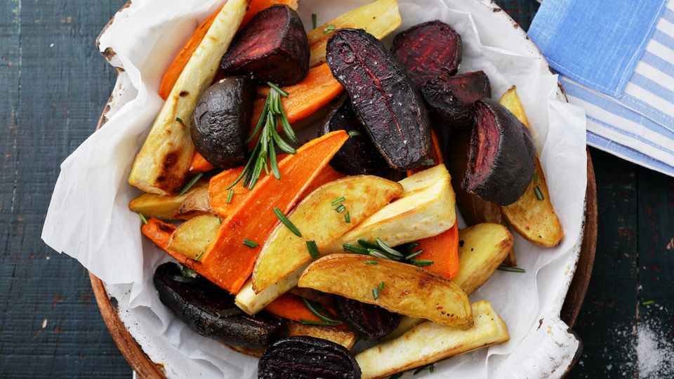 Günstig kochen: Leeres Konto, leerer Magen: 10 Rezepte für unter 10 Euro Günstig kochen: Leeres Konto, leerer Magen: 10 Rezepte für unter 10 Euro