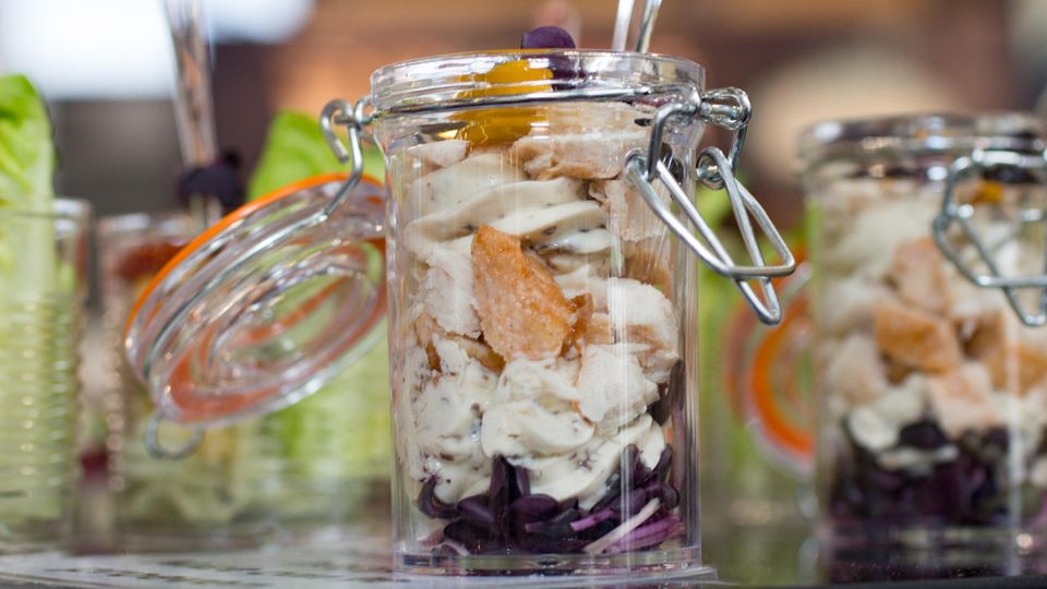 Günstig kochen: Leeres Konto, leerer Magen: 10 Rezepte für unter 10 Euro Günstig kochen: Leeres Konto, leerer Magen: 10 Rezepte für unter 10 Euro