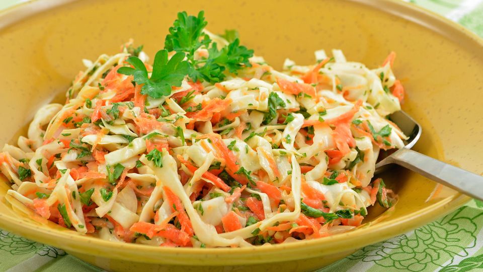 Günstig kochen: Leeres Konto, leerer Magen: 10 Rezepte für unter 10 Euro Günstig kochen: Leeres Konto, leerer Magen: 10 Rezepte für unter 10 Euro