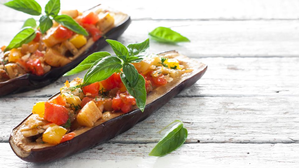 Günstig kochen: Leeres Konto, leerer Magen: 10 Rezepte für unter 10 Euro Günstig kochen: Leeres Konto, leerer Magen: 10 Rezepte für unter 10 Euro