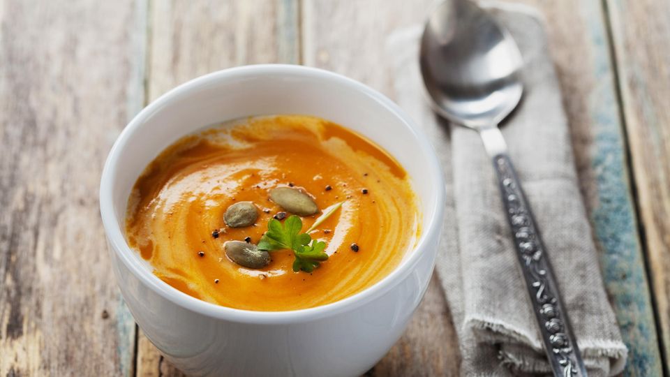 Günstig kochen: Leeres Konto, leerer Magen: 10 Rezepte für unter 10 Euro Günstig kochen: Leeres Konto, leerer Magen: 10 Rezepte für unter 10 Euro
