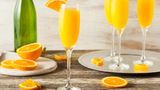 Gar keine Mimose, der Mimosa-Cocktail aus Champagner und Orangensaft: 144 Kilokalorien und 10,35 Gramm Zucker.