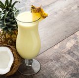 Der perfekte Sommerdrink? Nicht ganz, denn mit 68 Gramm Zucker pro Cocktail, sollten Sie vorsichtig sein. Kokosnusscreme, Ananassaft und Rum machen die Piña Colada zur Zuckerbombe.