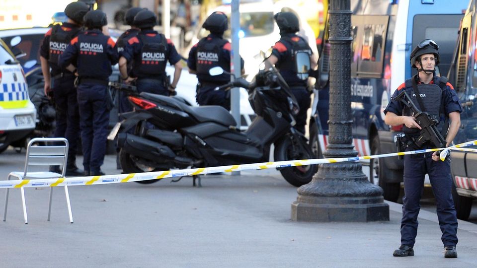 In Barcelona sind schwer bewaffnete Sicherheitskräfte unterwegs