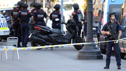 Polizisten sind allgegenwärtig in Barcelona