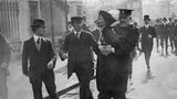 Frauenrechtlerin Emmeline Pankhurst wird verhaftet