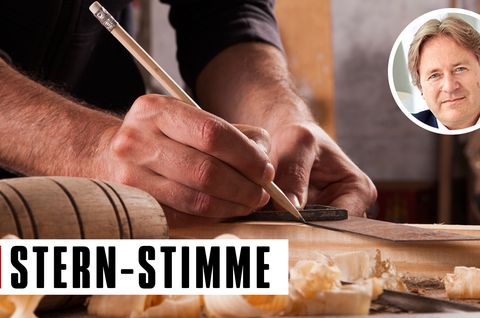 Handwerken statt Studieren: ein Schreiner bei der Arbeit