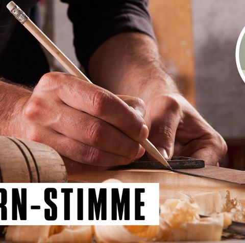Handwerken statt Studieren: ein Schreiner bei der Arbeit