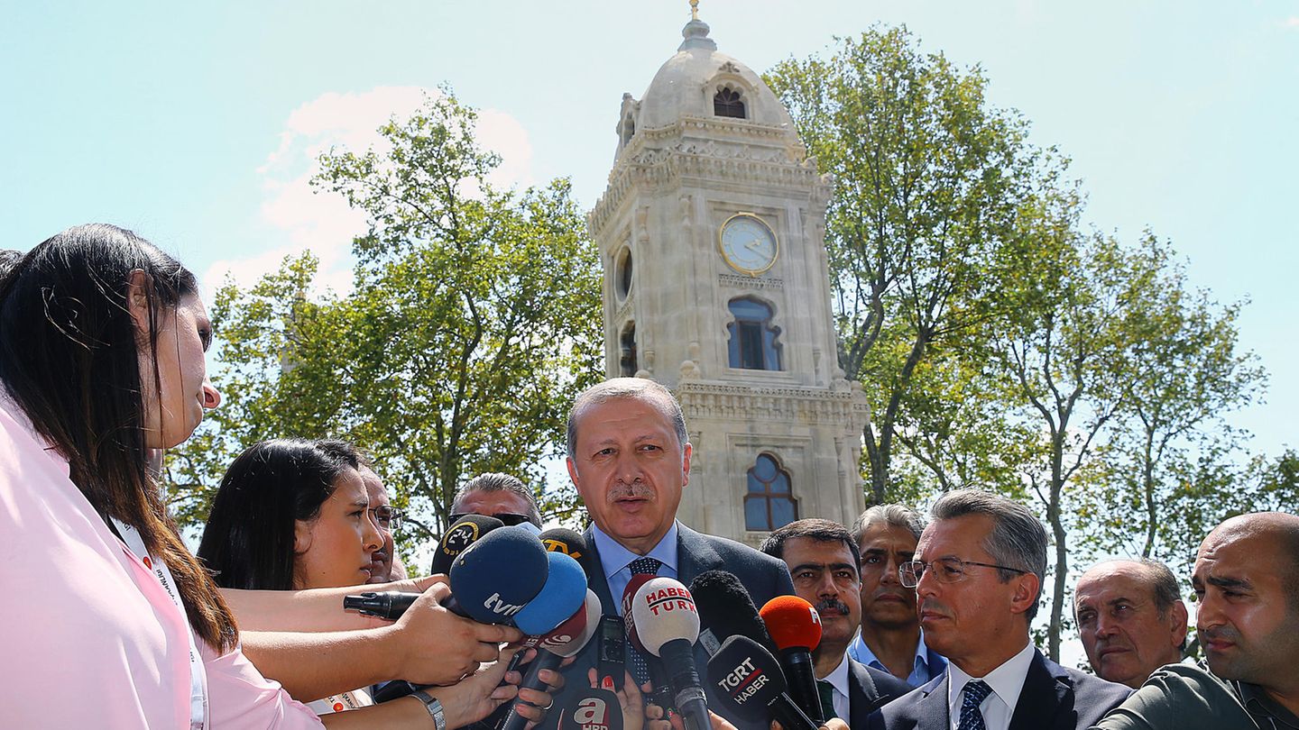 Erdogan, der Präsident der Türkei, wendet sich an die Deutschtürke