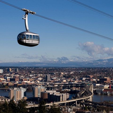Seit 2006 verbindet die Portland Aerial Tram den Stadtteil South Waterfront mit der Oregon Health and Science University.