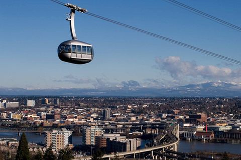 Seit 2006 verbindet die Portland Aerial Tram den Stadtteil South Waterfront mit der Oregon Health and Science University.