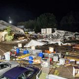 Die Festwiese bot den Rettern ein Bild der Verwüstung: 2 Tote und 120 Verletzte lautet die Bilanz des Unglücks.