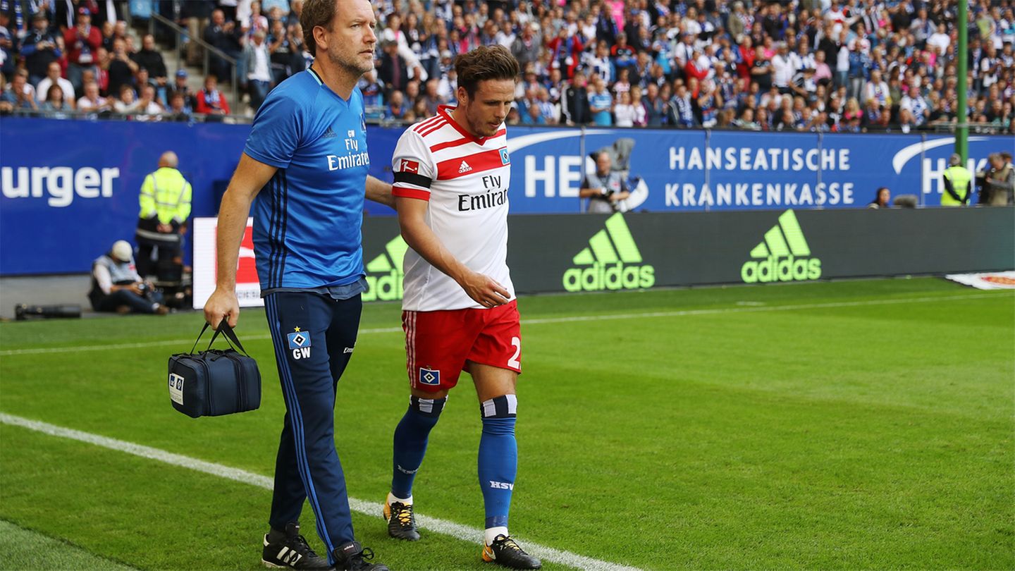Müller humpelte zwar noch einmal zurück aufs Spielfeld, musste aber kurz darauf ausgewechselt werden. Immerhin: Müllers Tor blieb das einzige des Spiels und verhalf dem HSV zum Auftaktsieg.