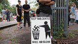 Der Protestmarsch in Boston, an dem nach Schätzungen der Polizei bis zu 40.000 Menschen teilnahmen, richtete sich zugleich gegen eine - bei weitem kleinere - Kundgebung, die zur selben Zeit in einem Park der Stadt stattfand. 