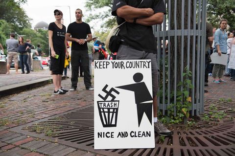 Der Protestmarsch in Boston, an dem nach Schätzungen der Polizei bis zu 40.000 Menschen teilnahmen, richtete sich zugleich gegen eine - bei weitem kleinere - Kundgebung, die zur selben Zeit in einem Park der Stadt stattfand. 