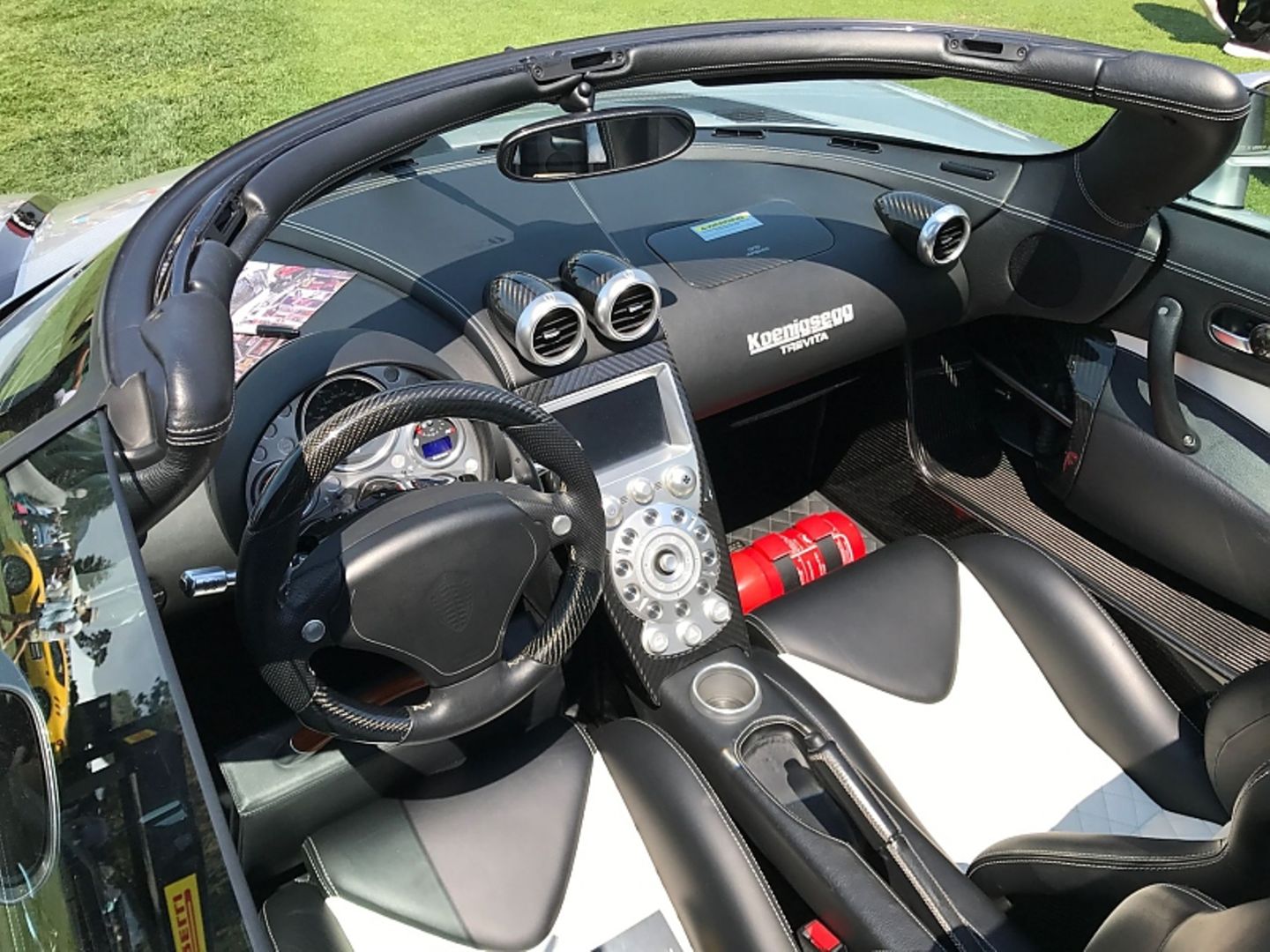 Das Cockpit des 1.018 PS Hyper-Cars