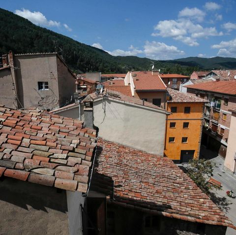 Terror in Barcelona: Ein Blick aus dem Haus des gesuchten Imam Abdelkadi Es Satty zeigt den spanischen Ort Ripoll.