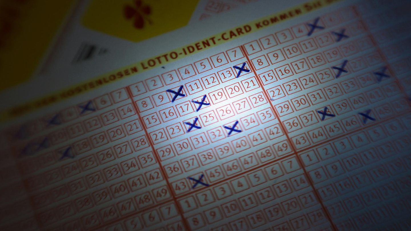 Eddie Tipton betrügt bei 6 verschiedenen Lotto-Spielen in mehr als 5 Staaten. 