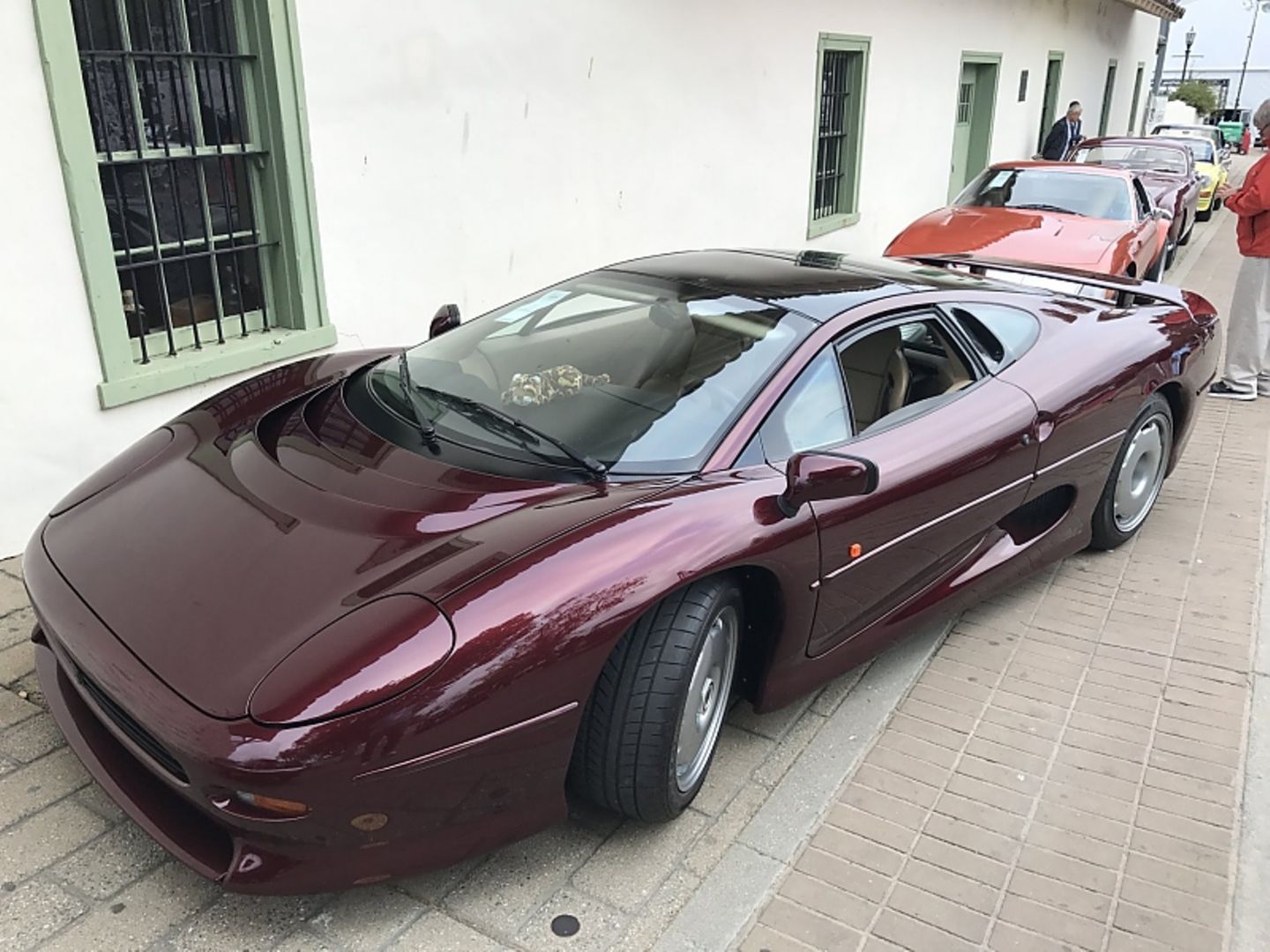 Jaguar XJ 220 für 380.000 Dollar