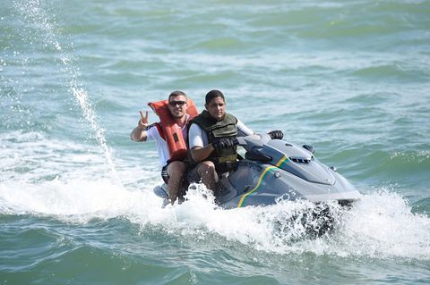 Mit Bild von Lukas Podolski: Auswärtiges Amt macht sich über Breitbart lustig