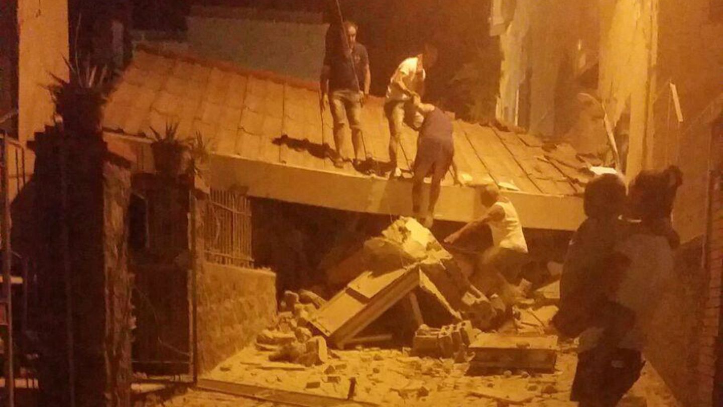 Ein Erdbeben hat die italienische Urlaubsinsel Ischia erschüttert