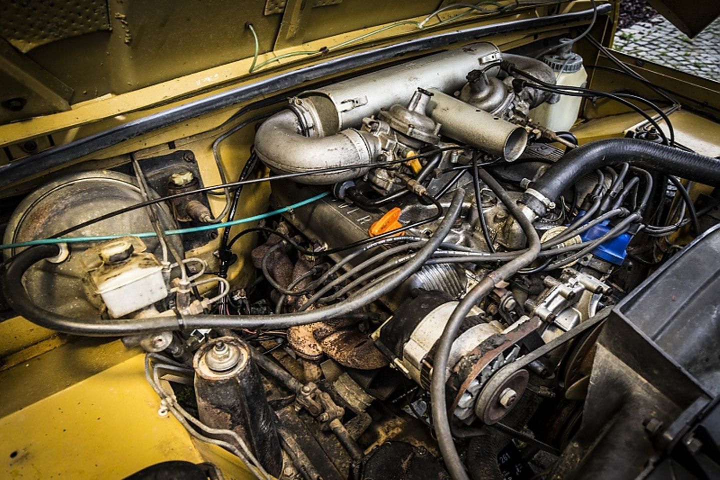 Der V8-Motor macht einen Höllen-Lärm