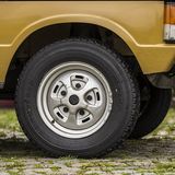 Der Range Rover ist sehr komfortabel gefedert und schwankt bei höheren Geschwindigkeiten hin und her, wie ein Segelschiff