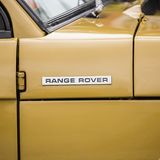 Der V8-Motor macht einen Höllen-Lärm