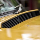 Die Hutze fächelt dem Achtzylinder Luft zu