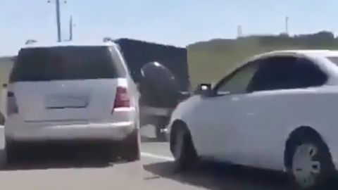 Gefährlicher Trend: "Führen Sie keine Waffen mit" - Polizei kämpft gegen Hochzeitskorsos