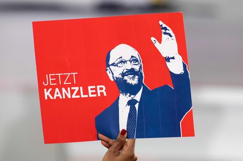 Auch wenn es für die SPD und Martin Schulz leicht bergauf geht - von der Kanzlerschaft ist er weit entfernt