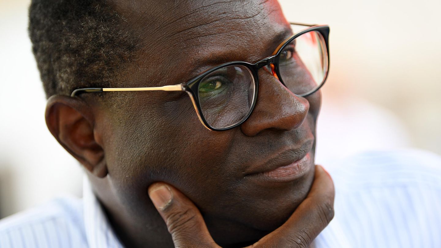 Der SPD-Bundestagsabgeordnete Karamba Diaby aus Halle hat genug von den rassistischen Beschimpfungen