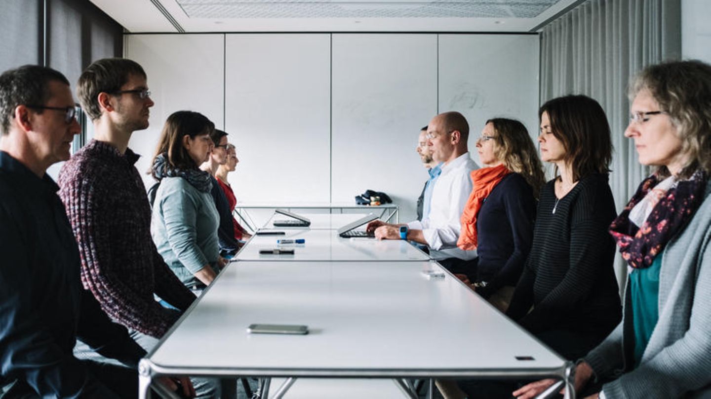 Stress lass nach: SAP organisiert Angestellten Meditation im Büro