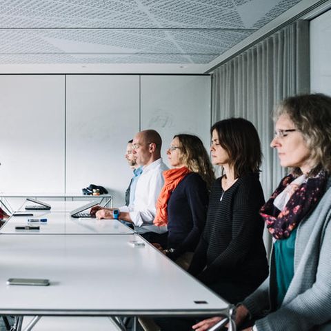 Stress lass nach: SAP organisiert Angestellten Meditation im Büro