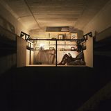 In der Nacht wirkt Fernando Abellanas geborgen in seiner Hütte.