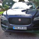 Der Jaguar F-Pace 25d AWD ist 2,18 Meter breit,...